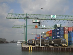  Das Container Terminal Dortmund - Brücken  Seit Januar 2009 mit 3 Brücken ausgestattet: Das Container Terminal Dortmund   Quellenangabe: Container Terminal Dortmund GmbH 