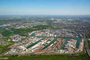  Luftaufnahme 2016_b  Der Dortmunder Hafen in Richtung Osten fotografiert. (Hohe Bildqualität)  Quellenangabe: Dortmunder Hafen AG / Blossey 